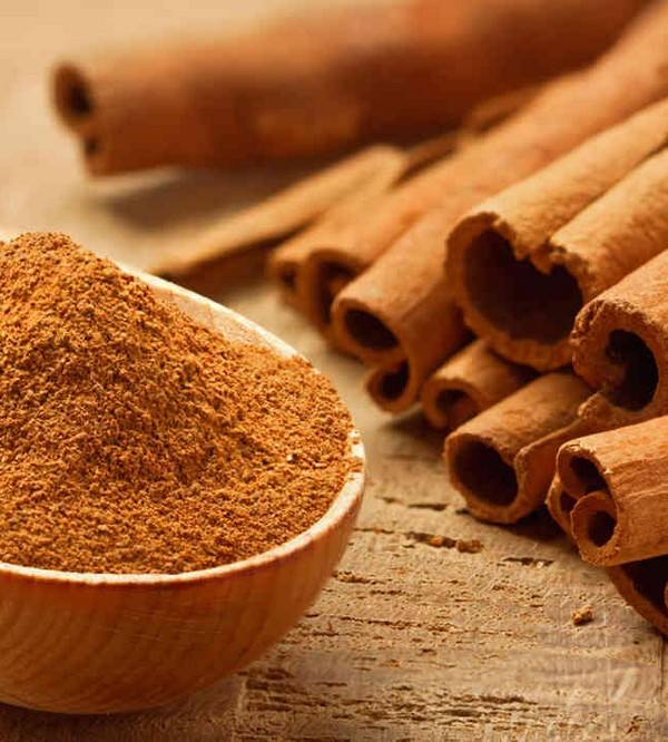 Et cinnamomum et multa beneficia valentes latrare videntes vana oleum